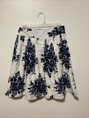 ⭐ 3 for $15 Talbots White Skirt with Navy Floral Print
